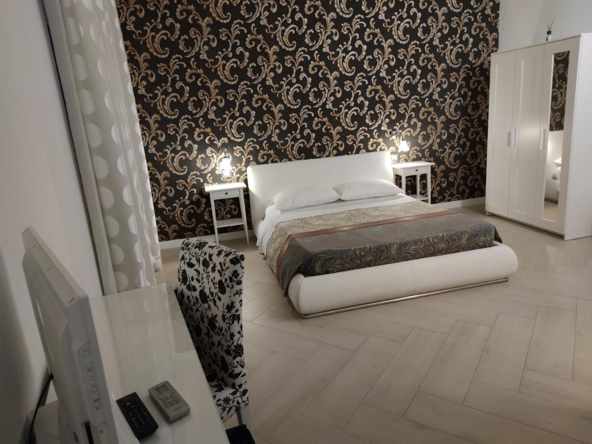 Sami Rooms: Theater District Retreat near Ortigia Syracuse Exterior photo